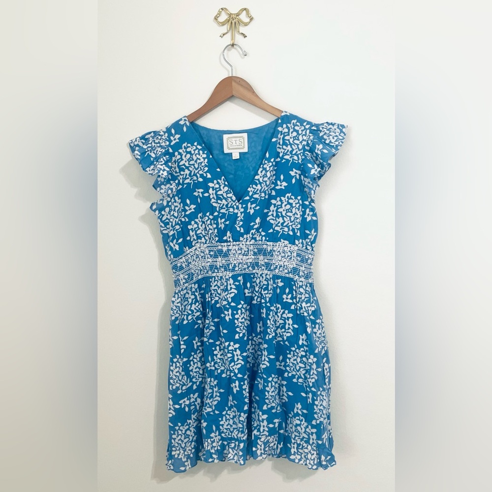 Sail to Sable Blue and White Flutter Sleeve flora Mini‎ Dress